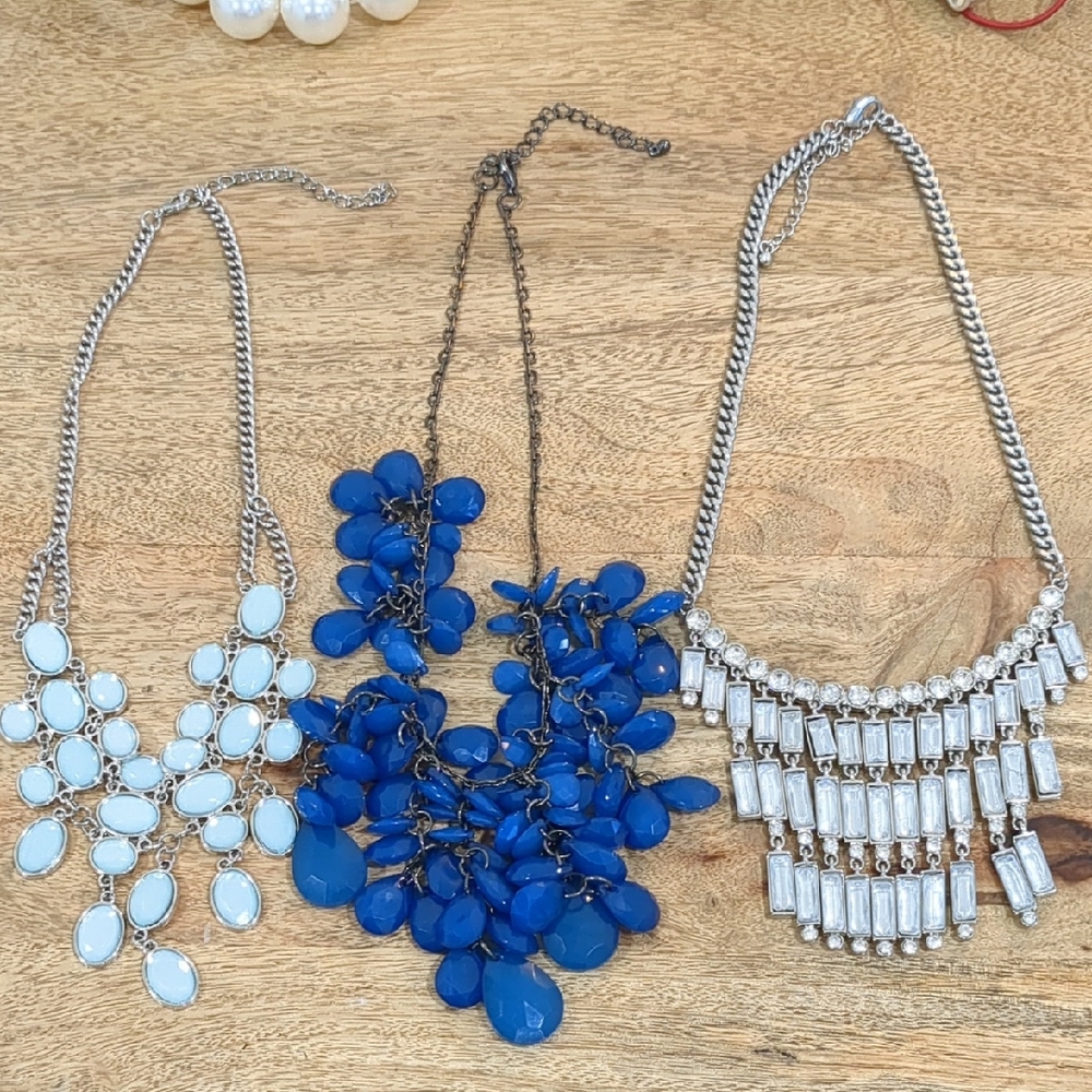 Glamorous Silver Necklace Set